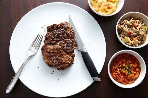 Celebrity Reflection - Lawn Club Grill 1, ©CEL.jpg